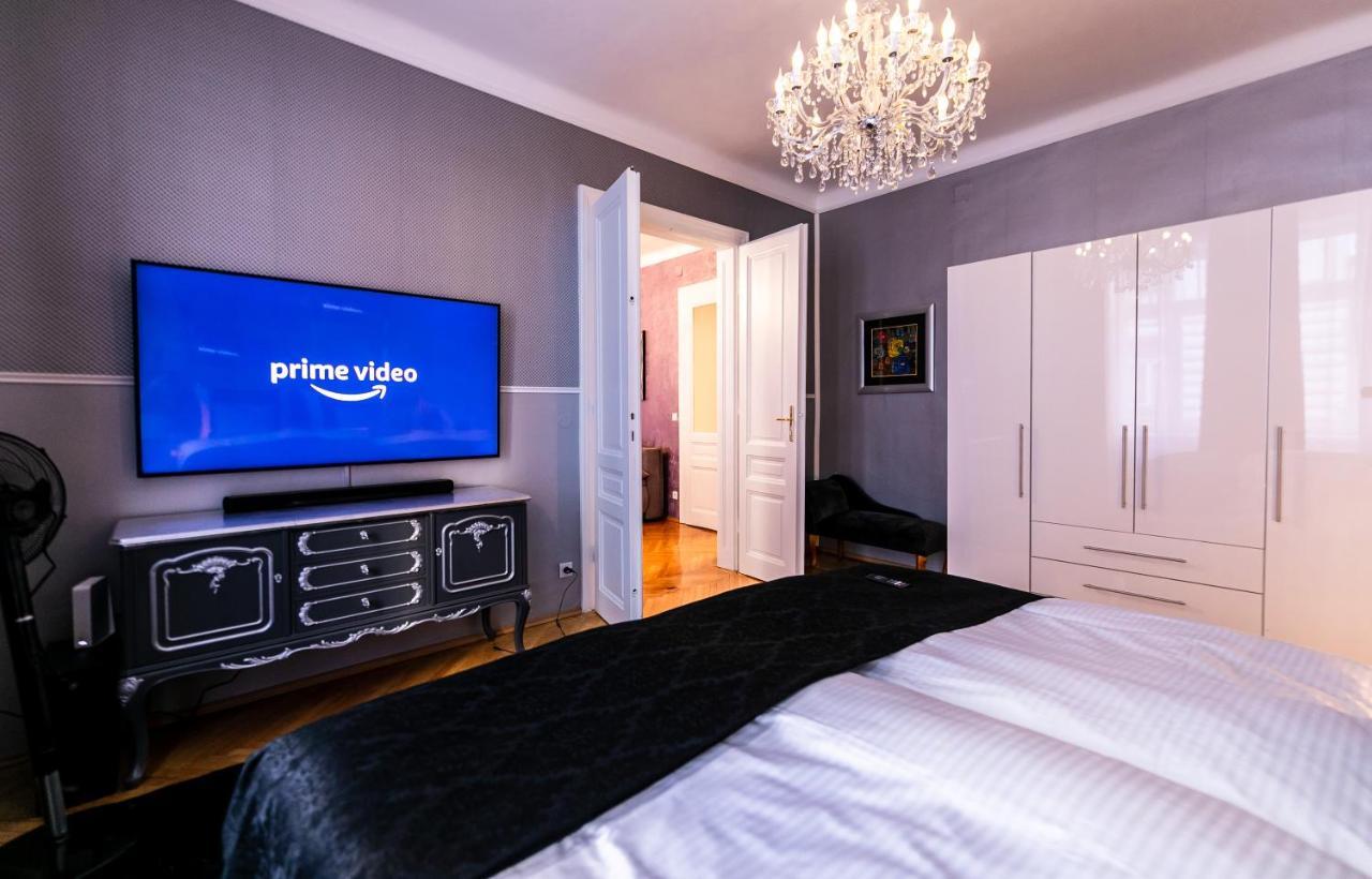 Sophies Place Augarten - Imperial Lifestyle City Apartments Vienna Parking Exterior photo