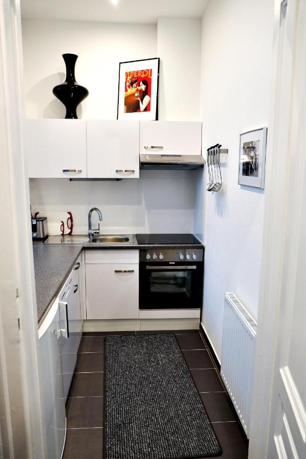 Sophies Place Augarten - Imperial Lifestyle City Apartments Vienna Parking Exterior photo